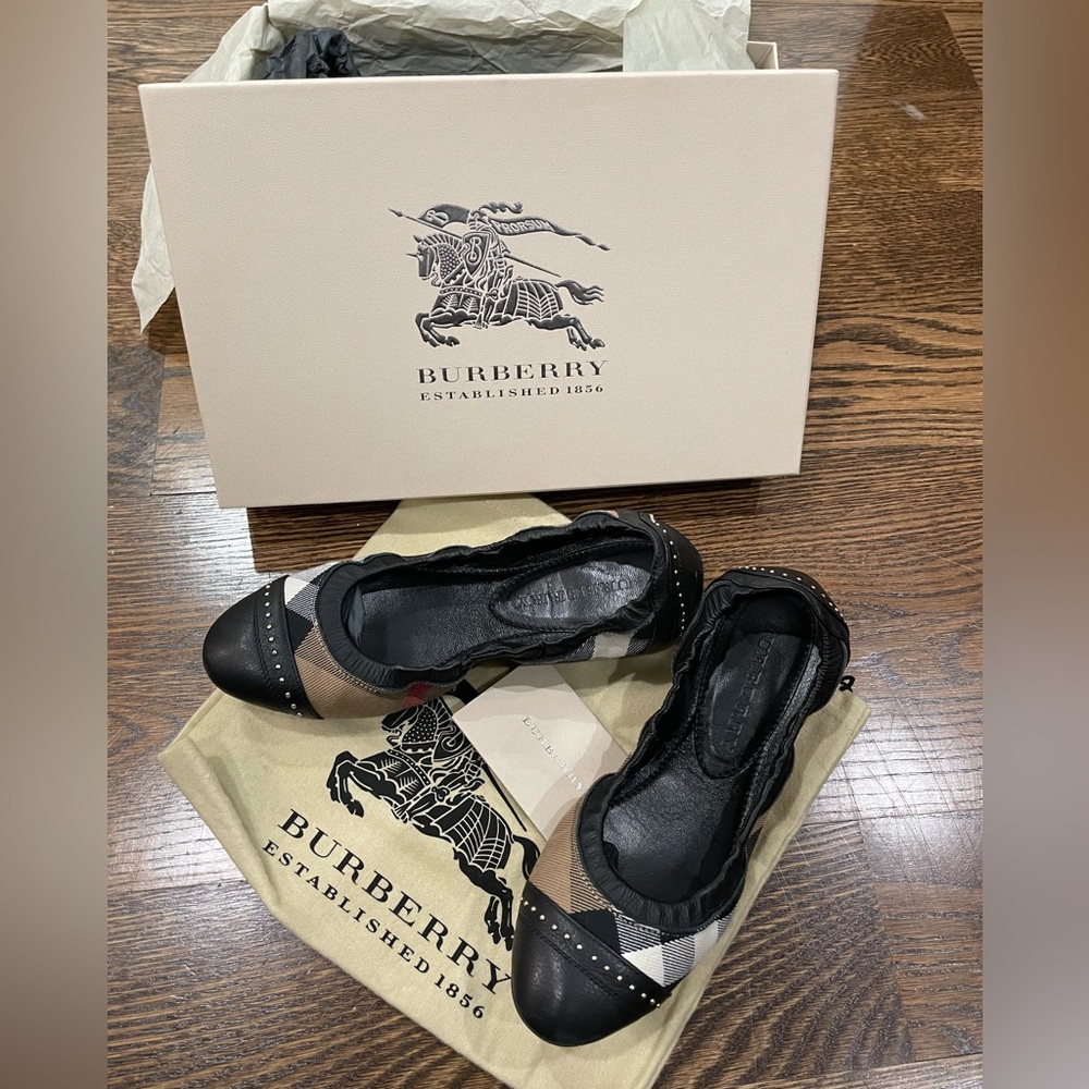 AUTHENTIC BURBERRY HOUSE CHECK FLATS